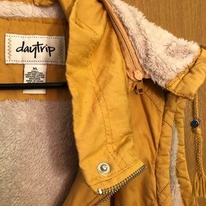 Daytrip mustard yellow, lined cargo vest